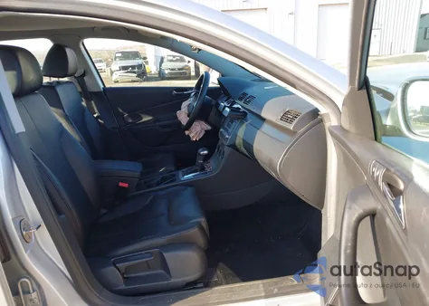 2007 Volkswagen Passat 2.0T/Wolfsburg Edition from USA, damaged, VIN WVWAK73C07P045731